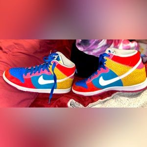 size 9 men’s nike dunks (worn once)